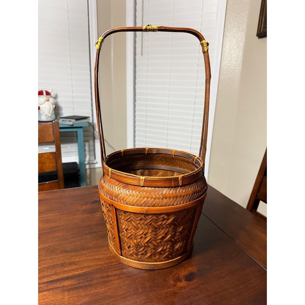 vintage round bamboo/rattan japanese basket